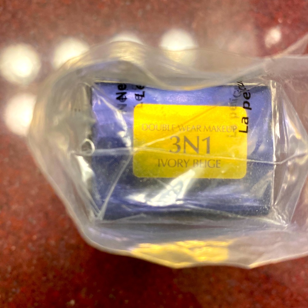 Ester Lauder Double Wear 3N1